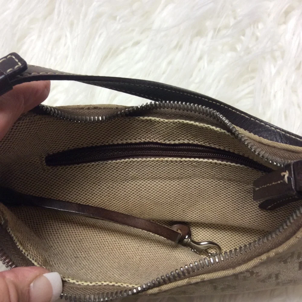 Vintage Authentic Dooney & Bourke Baguette Bag - Picture 3 of 10
